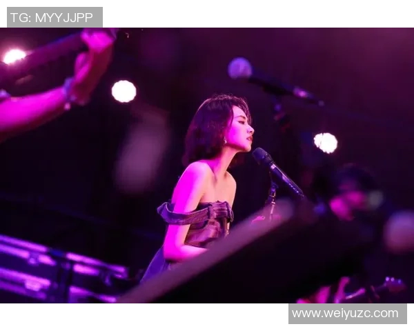 李坚柔：在风雨中绽放的坚韧与柔情的完美结合